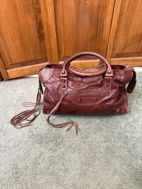 BALENCIAGA Leather Y2K City Handbag- BEAUTIFUL